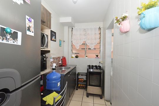 Cozinha de apartamento à venda com 1 quarto, 42m² em Rubem Berta, Porto Alegre