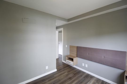 Suíte  de apartamento à venda com 3 quartos, 79m² em Jardim Carvalho, Porto Alegre