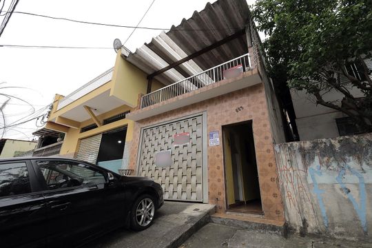 Fachada de casa à venda com 4 quartos, 197m² em Parque João Ramalho, Santo André