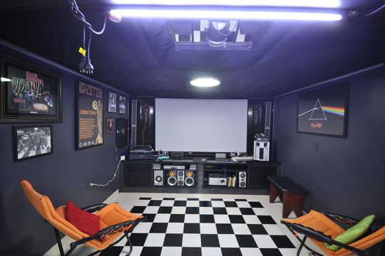 Cinema de casa à venda com 3 quartos, 215m² em Vila Mazzei, São Paulo