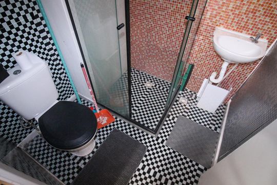 Banheiro Social de kitnet/studio para alugar com 1 quarto, 20m² em Vila Santa Clara, São Paulo