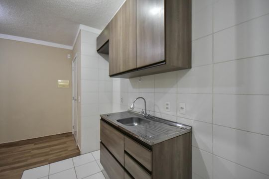 Cozinha de apartamento para alugar com 2 quartos, 42m² em Jardim Helga, São Paulo