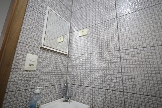 Banheiro de apartamento à venda com 2 quartos, 52m² em Jardim Ana Maria, Santo André