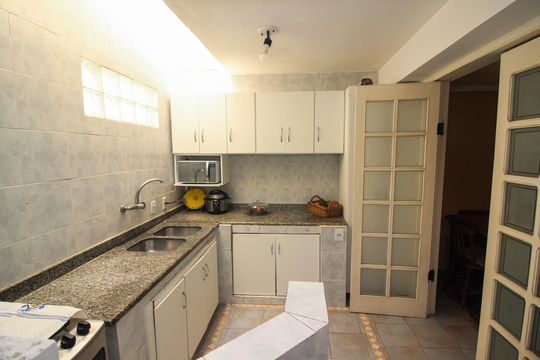 Cozinha de casa de condomínio à venda com 3 quartos, 133m² em Tristeza, Porto Alegre
