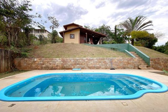 Piscina de casa de condomínio à venda com 3 quartos, 200m² em Vereda das Gerais, Nova Lima