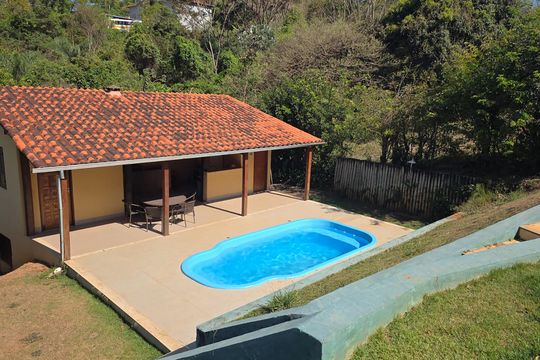 Vista de casa de condomínio à venda com 3 quartos, 200m² em Vereda das Gerais, Nova Lima
