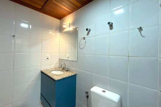 Banheiro da Suíte 1 de casa de condomínio à venda com 3 quartos, 200m² em Vereda das Gerais, Nova Lima