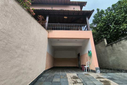 Fachada de casa de condomínio à venda com 4 quartos, 330m² em Taquara, Rio de Janeiro
