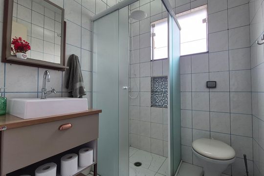 Banheiro de apartamento à venda com 2 quartos, 67m² em Jardim Guarará, Santo André