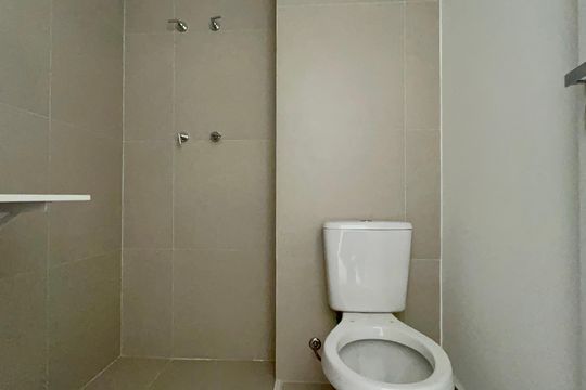 Banheiro de kitnet/studio à venda com 1 quarto, 24m² em Pinheiros, São Paulo