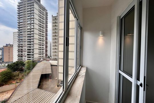 Sacada  de apartamento para alugar com 2 quartos, 62m² em Centro, Campinas