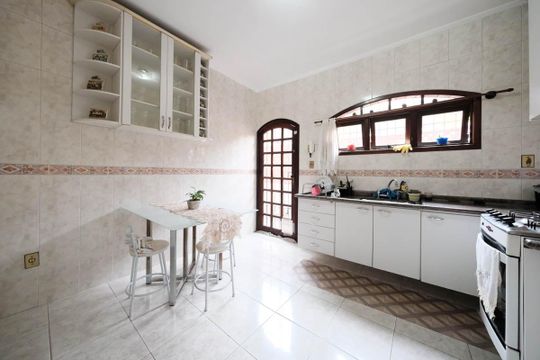 Cozinha de casa à venda com 3 quartos, 250m² em Vila Domitila, São Paulo