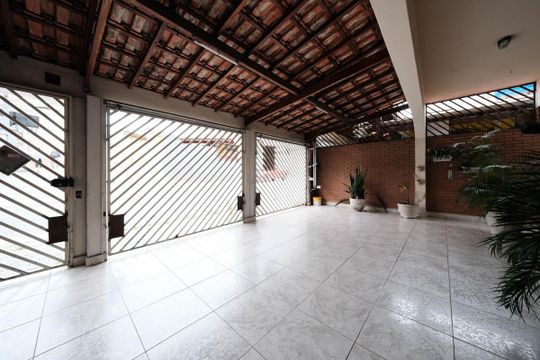 Garagem de casa à venda com 3 quartos, 250m² em Vila Domitila, São Paulo