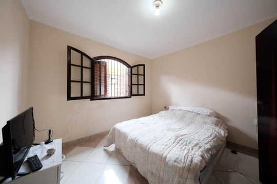 Quarto 1 de casa à venda com 3 quartos, 250m² em Vila Domitila, São Paulo