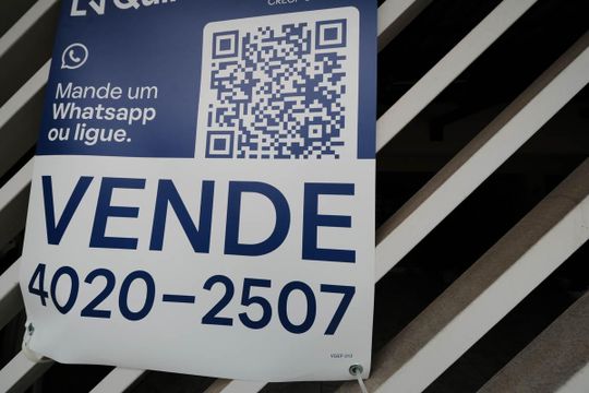 Plaquinha de casa à venda com 3 quartos, 250m² em Vila Domitila, São Paulo