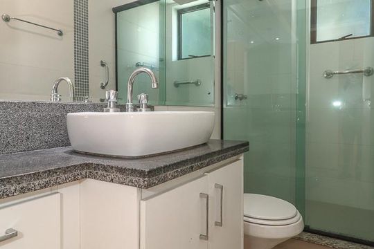 Banheiro da Suíte de apartamento à venda com 2 quartos, 86m² em Cristo Redentor, Porto Alegre