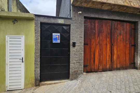 Fachada de casa para alugar com 1 quarto, 30m² em Vila Buenos Aires, São Paulo