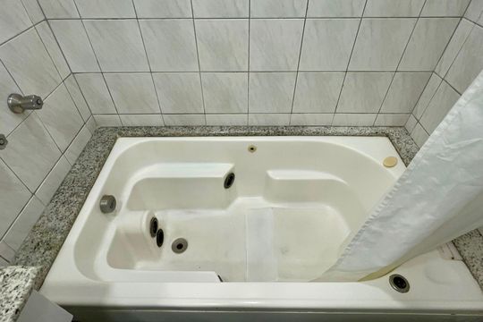 Banheiro Social de kitnet/studio à venda com 1 quarto, 31m² em Jardim Paulista, São Paulo