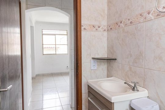 Banheiro de apartamento para alugar com 1 quarto, 42m² em Vila Sílvia, São Paulo