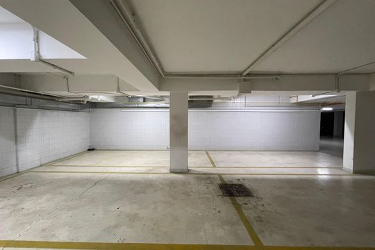 Garagem de casa de condomínio à venda com 6 quartos, 872m² em Jardim Everest, São Paulo