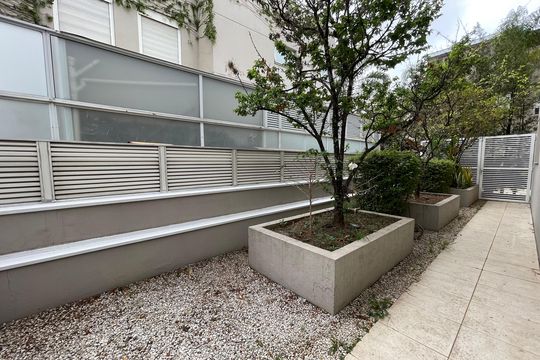 Entrada de serviço de casa de condomínio à venda com 6 quartos, 872m² em Jardim Everest, São Paulo