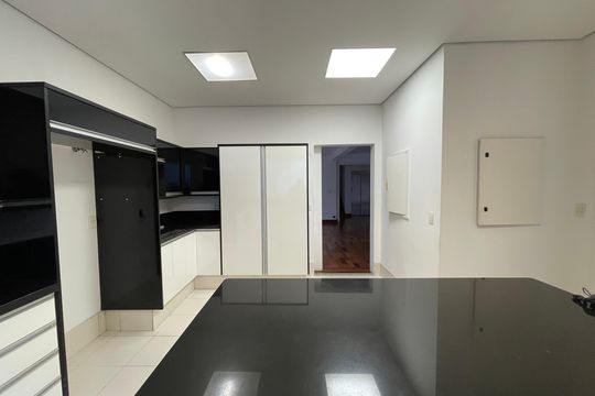 Cozinha de casa de condomínio à venda com 6 quartos, 872m² em Jardim Everest, São Paulo