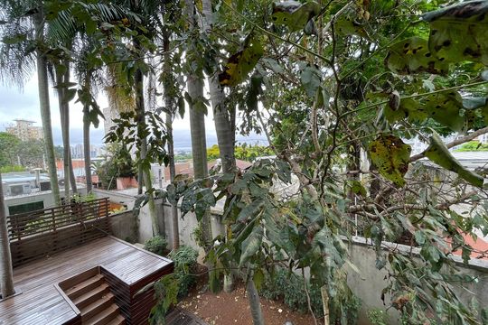 Vista da Suíte 3 de casa de condomínio à venda com 6 quartos, 872m² em Jardim Everest, São Paulo