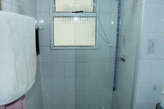 Banheiro de apartamento para alugar com 2 quartos, 42m² em Jardim da Gloria, Cotia