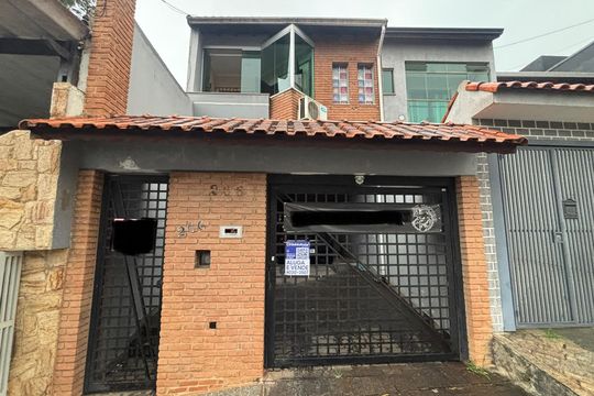 Fachada de casa à venda com 3 quartos, 230m² em Vila Pires, Santo André