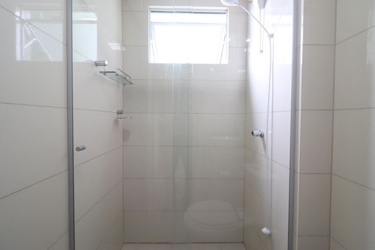 Banheiro de apartamento à venda com 2 quartos, 66m² em Rondônia, Novo Hamburgo