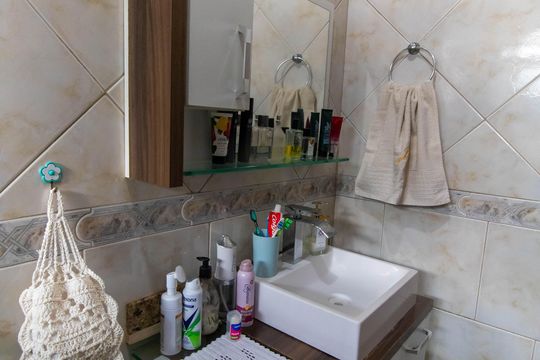 Banheiro de apartamento para alugar com 2 quartos, 60m² em Santa Rosa, Niterói