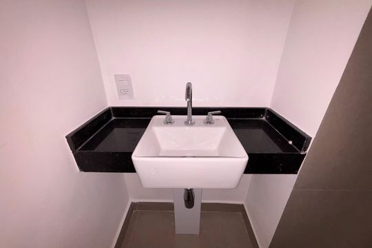 Banheiro de kitnet/studio à venda com 1 quarto, 33m² em Vila Mariana, São Paulo