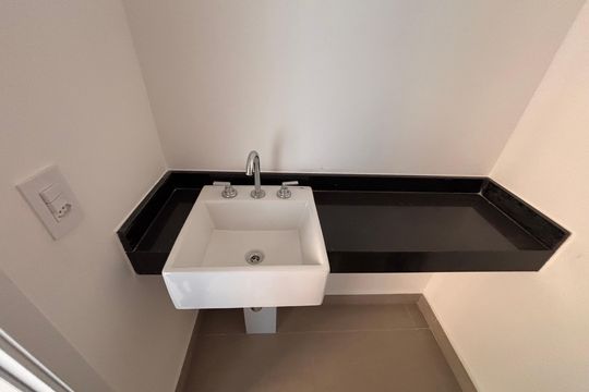 Banheiro de kitnet/studio para alugar com 1 quarto, 25m² em Vila Mariana, São Paulo