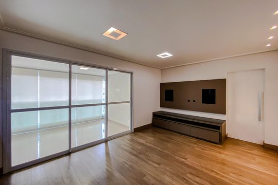 Apartamento à venda com 3 quartos, 107m² em Vila Lucia Elvira, São Paulo