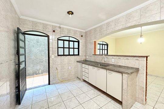 Casa à venda com 3 quartos, 322m² em Jardim do Lago, Jundiaí