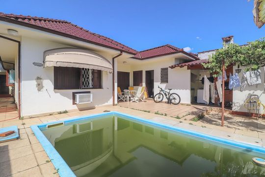 Piscina de casa para alugar com 3 quartos, 190m² em Cristo Redentor, Porto Alegre