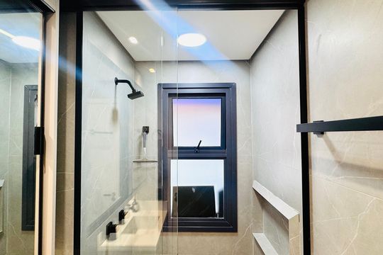 Banheiro social de apartamento à venda com 2 quartos, 69m² em Vila Rosalia, Guarulhos
