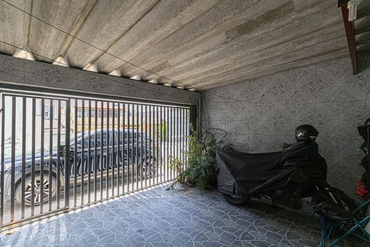 Garagem de casa à venda com 4 quartos, 150m² em Vila Nhocuné, São Paulo