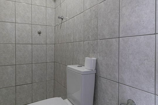 Banheiro Suíte Externo de casa à venda com 4 quartos, 150m² em Vila Nhocuné, São Paulo