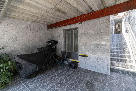 Garagem de casa à venda com 4 quartos, 150m² em Vila Nhocuné, São Paulo