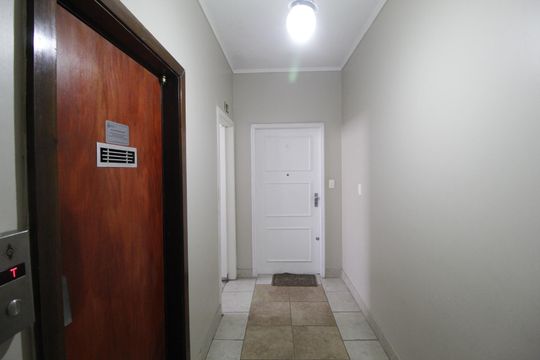 Corredor de apartamento à venda com 3 quartos, 101m² em Cais do Porto, Porto Alegre