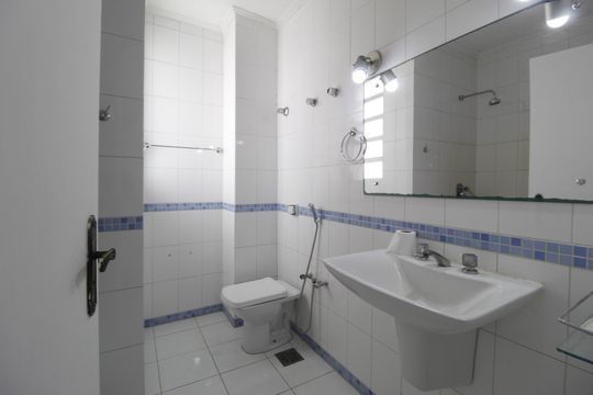 Banheiro Social de apartamento à venda com 3 quartos, 101m² em Cais do Porto, Porto Alegre