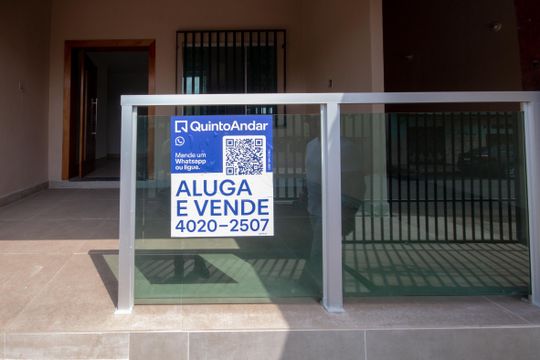 Placa  de casa à venda com 3 quartos, 360m² em Serrano, Belo Horizonte