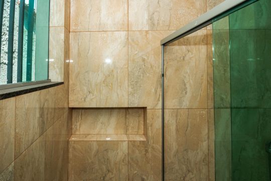 Banheiro da Suíte de casa à venda com 3 quartos, 360m² em Serrano, Belo Horizonte