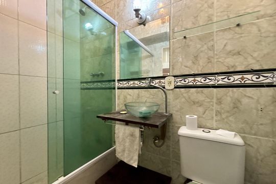 Banheiro social de apartamento à venda com 3 quartos, 100m² em Ipanema, Rio de Janeiro
