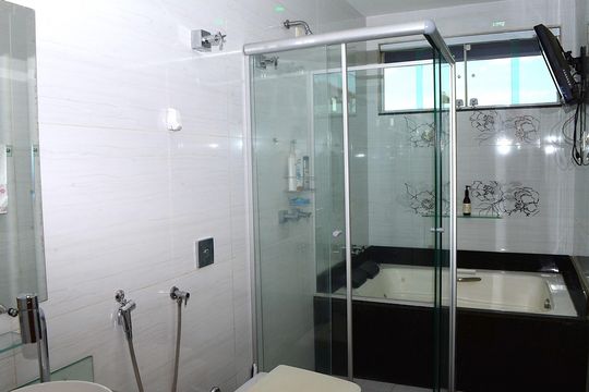 Banheiro da Suíte de casa à venda com 3 quartos, 300m² em Goiânia, Belo Horizonte