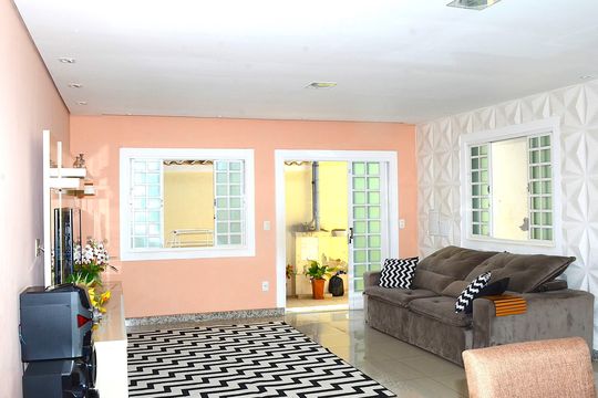 Casa à venda com 3 quartos, 300m² em Goiânia, Belo Horizonte