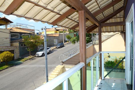 Varanda de casa à venda com 3 quartos, 300m² em Goiânia, Belo Horizonte