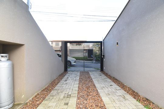 Garagem de casa para alugar com 3 quartos, 225m² em Tingui, Curitiba