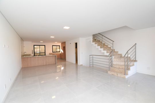 Casa para alugar com 3 quartos, 225m² em Tingui, Curitiba